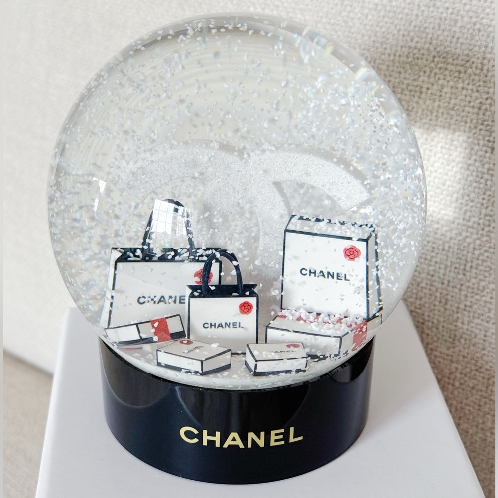 Chanel Beauty White Snow Globe